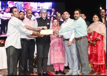 CM Abdullah hands over regularisation orders to 863 CPWs