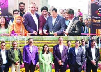 Javid Dar inaugurates Autumn Flower Festival at SKUAST-K