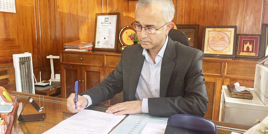 Haris Handoo assumes charge as Dir SKICC