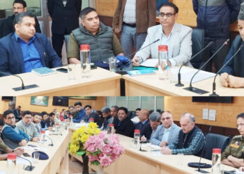 Speaker reviews arrangements for LA Session at Sgr