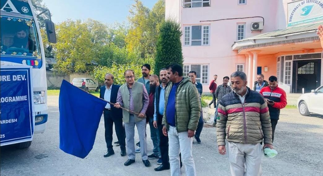 Director sericulture flags off silkworm rearers to HP
