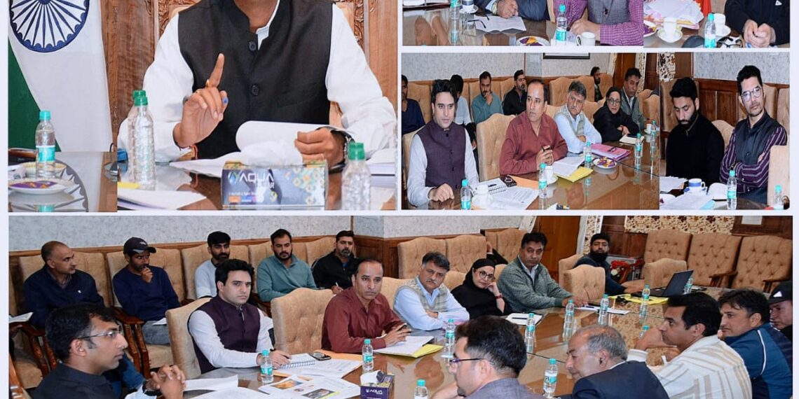 Div Com reviews status of building permissions in ESZs
