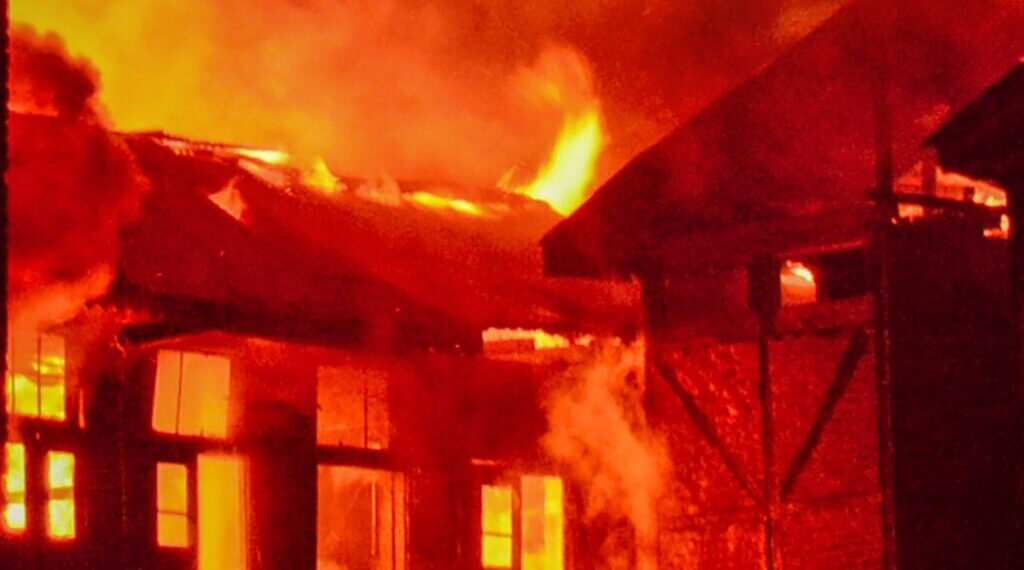 Blaze guts 6 houses, shops in Fateh Kadal