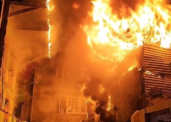 Fire damages 9 houses, godown in Habba Kadal