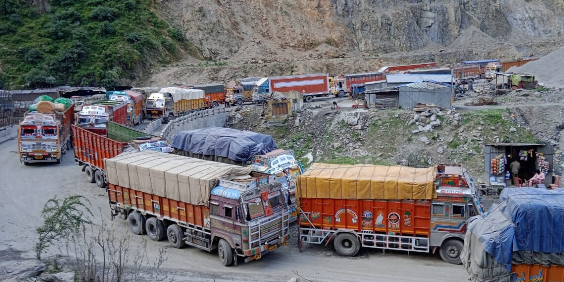 Traffic chaos grips Jammu–Srinagar highway