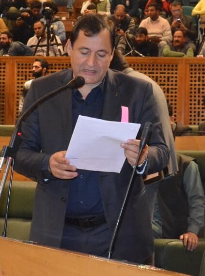 Govt to establish Mega Fruit Mandi in Kulgam: Javid Dar