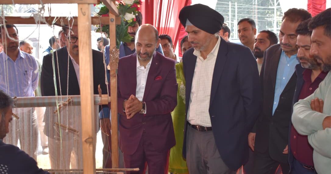 ======Riverside Rendezvous with Heritage=======   ‘Know Your Artisan’ spotlights Kashmir’s unsung Masters