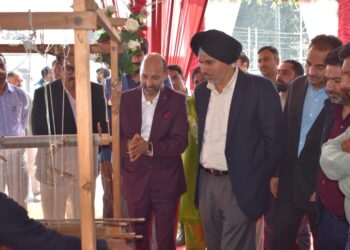 ======Riverside Rendezvous with Heritage=======   ‘Know Your Artisan’ spotlights Kashmir’s unsung Masters