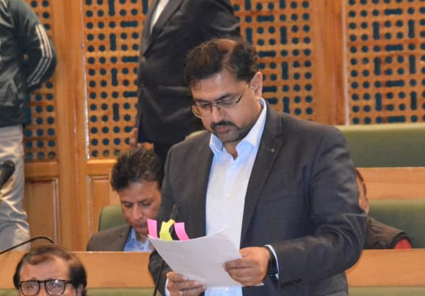 Govt assures no shortage of food grains in Keran, Jamgund