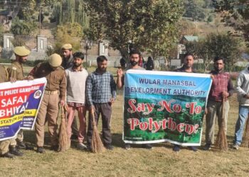 Sanitation drive conducted around Manasbal Lake