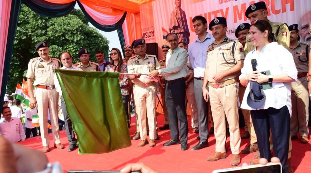 Div Com, IGP Jammu flag off Unity March