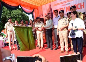 Div Com, IGP Jammu flag off Unity March