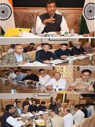Div Com Kashmir reviews measures to decongest city roads