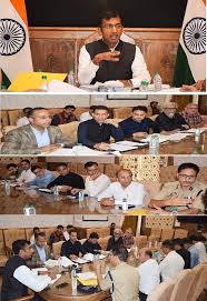 Div Com Kashmir reviews measures to decongest city roads