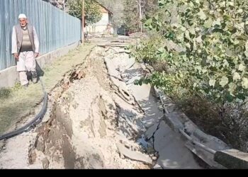 Shallabugh–Paribal link road in shambles