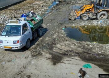 ===KNO Impact===== Authorities clear garbage from Sopore–Kupwara HW