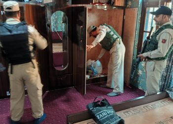 Police raid homes of 4 linked to JeI, Hurriyat