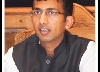 Div Com invites tourists to Kashmir