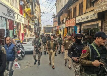 Police conduct surprise frisking in Lal Chowk