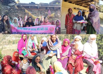 Bhaderwah: Distribution of sanitary napkins held at Thanala