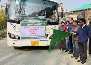DC Kupwara flags off exposure tour for farmers