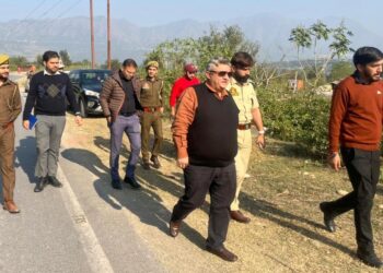 Mahajan inspects land for DL trial ground, vehicle fitness facility