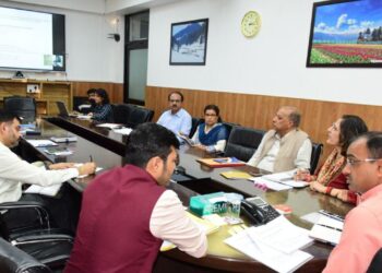 Div Com Jammu reviews progress of ongoing projects