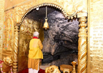 Lieutenant Governor Manoj Sinha paid obeisance at Shri Mata Vaishno Devi ji Shrine on Thursday. He prayed for the well-being of all and peace and prosperity of J&K UT.