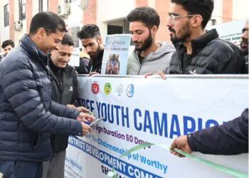 DC Shopian flags off anti-tobacco awareness rally