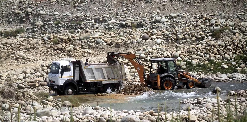 Crackdown on illegal mining: 506 cases lodged, 17,806 vehicles penalised in 3 yrs