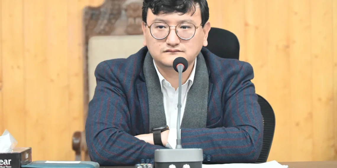 Good Governance Week 2025 : DC Baramulla reviews ‘Prashasan Gaon Ki Ore’ preparations