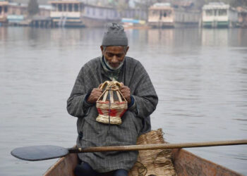 Sub-zero nights grip Kashmir, dry spell likely to continue