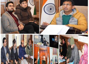 Div Com Kashmir reviews SMRDA projects, urges timely completion