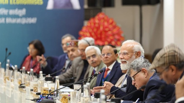 PM Modi meets economists at NITI Aayog to shape Budget 2026 strategy