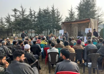 Qul, J&K Bank hold awareness drive on high-density plantation in Pulwama