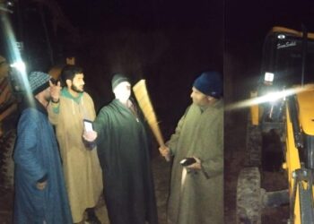 Revenue Department Keller seizes JCB, tipper in Shopian illegal mining crackdown