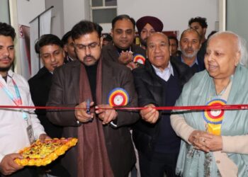 Satish Sharma inaugurates blood donation camp at Trikuta Group of Colleges