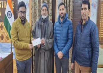 DC Kupwara disburses Rs 2.5 lakh relief to accident victims’ families