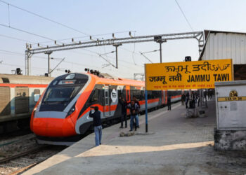 Northern Railway’s Jmu Div introduces scratch rakes to beat fog delays