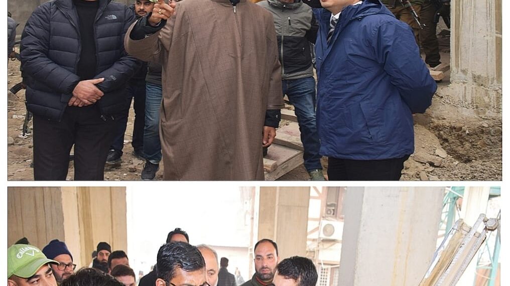 Div Com Kashmir reviews ongoing works of SMC, SSCL