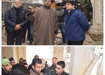 Div Com Kashmir reviews ongoing works of SMC, SSCL