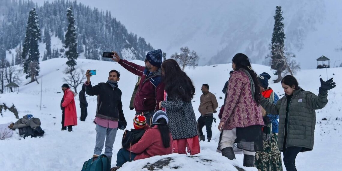 Snowfall sparks booking surge