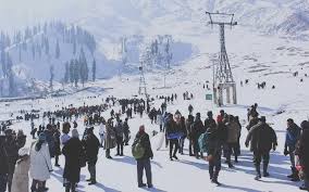 On New Year, Gulmarg witnesses huge tourist influx