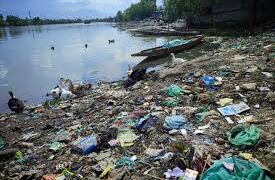 Trash fills Jhelum’s thirsty bed in Sopore