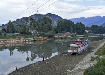 Kashmir: Prevailing dry spell hits natural water supply sources 