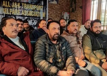 Kashmir transporters divided over Dec 15 strike