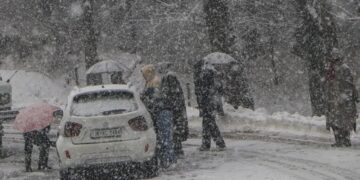 Valley may wake up to rain, snowfall on New Year