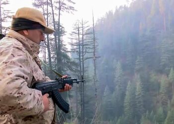 Hunt intensified for terrorists in snowbound Kishtwar, internet barred