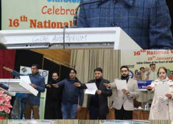 Div Com, DC Srinagar mark Voters Day, felicitate BLOs