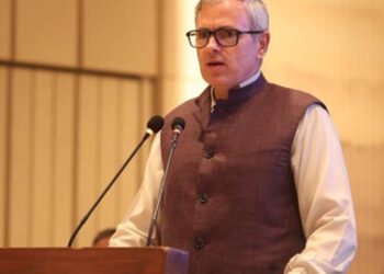 CM Omar for stronger partnership with travel fraternity to promote J&K tourism